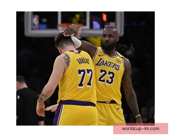 詹姆斯评价里夫斯打球风格独特节奏灵活非典型白人球员